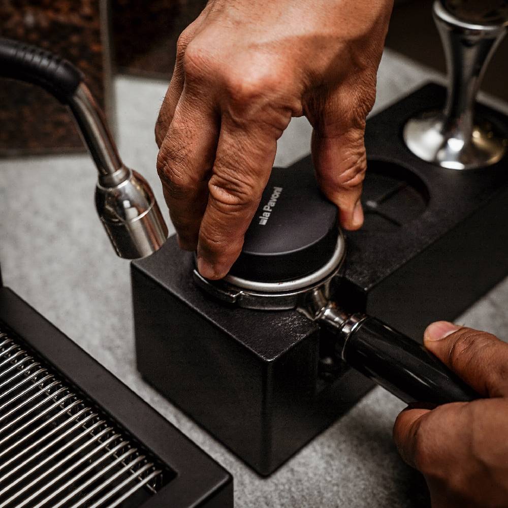 La Pavoni LIVELLATORE SEMIPRO NERO CON LOGO PER PORTAFILTRO MACCHINA SEMIPROFESSIONALE Online